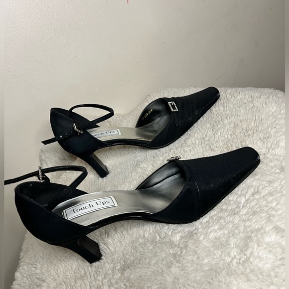 Touch Ups Shoes - NIB TOUCH UPS black satin closed toe & heel size 8 style Judy rhinestone accent